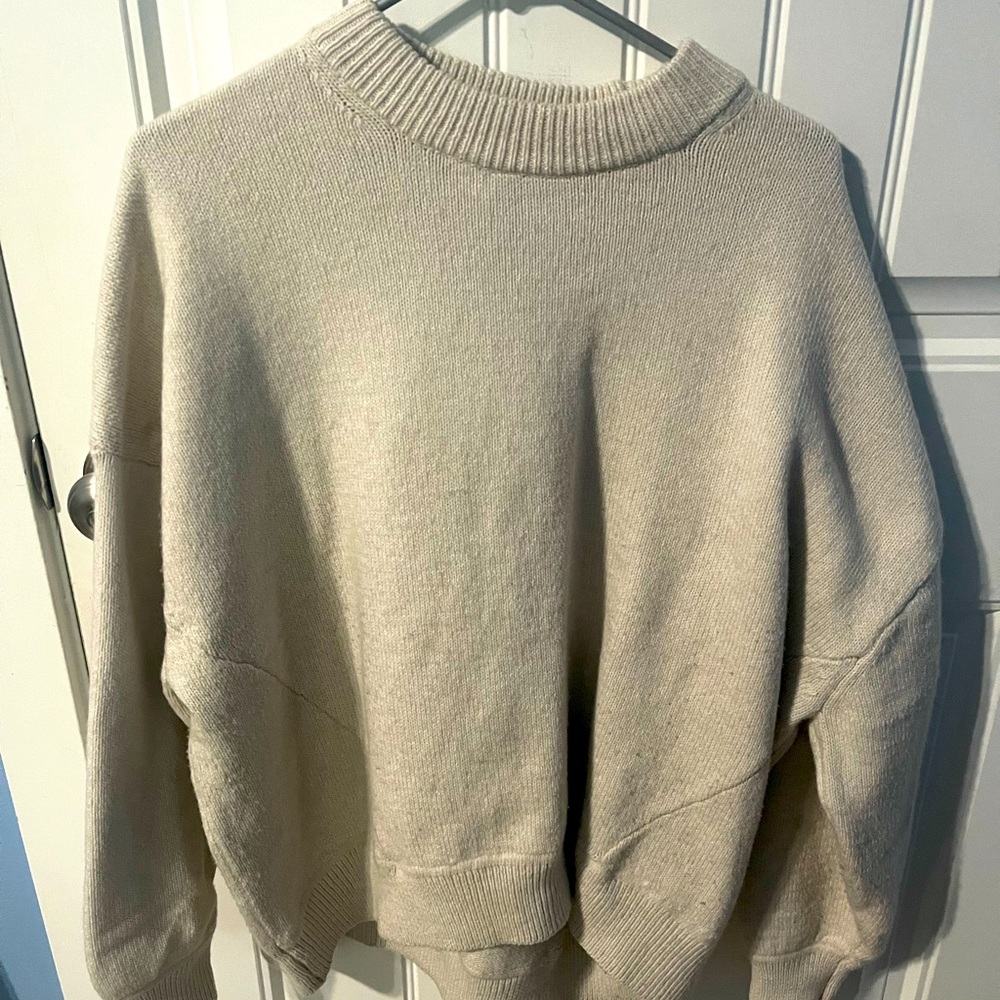 H&M women’s size medium creme crew neck